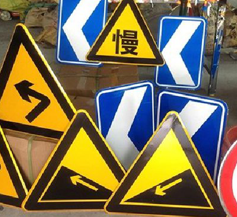 松潘标识标牌中颜色的确定是很重要的。